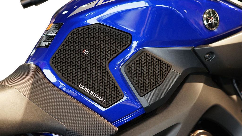 Obrázek produktu RUKOJEŤ NÁDRŽE YAMAHA MT09 BLK 13- HDR231