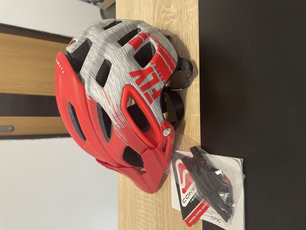 Obrázek produktu Cyklistická přilba FLY RACING červená/šedá  Vel: XS/SM (52-55cm) Výprodej zboží