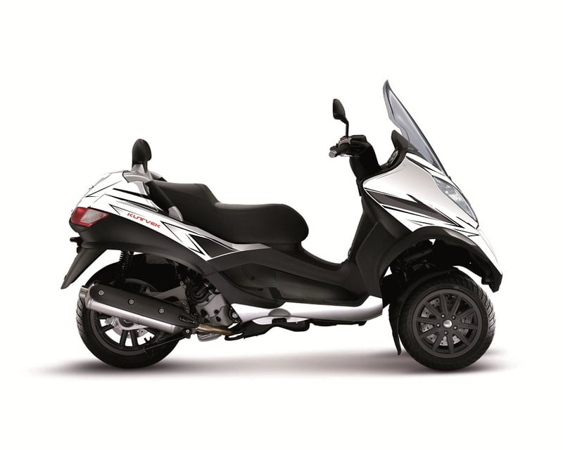 Obrázek produktu KUTVEK Velocity Graphic Kit White/Black Piaggio 125/250/400/500 3PI050195