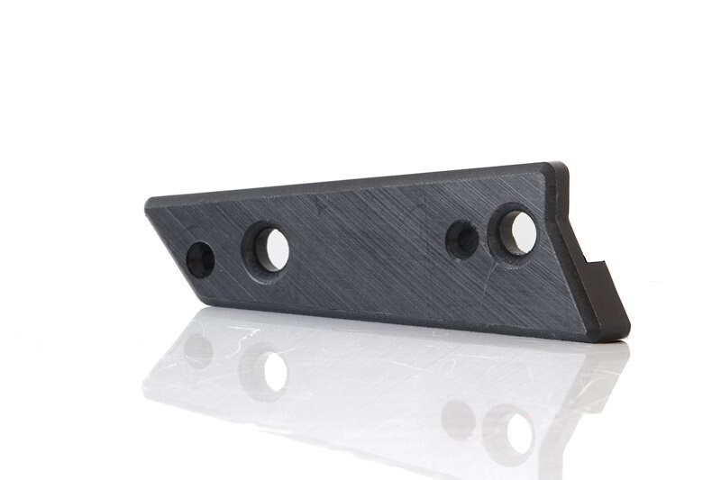 Obrázek produktu Ochranný kryt kyvného ramene AXP pro vodítka řetězu HDPE černý AX1616