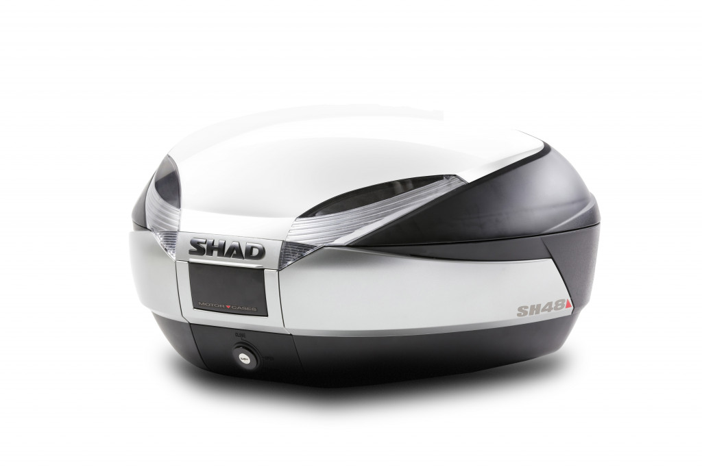Obrázek produktu Vrchní kufr na motorku s barevným krytem SHAD SH48 bílá se zámkem PREMIUM SMART