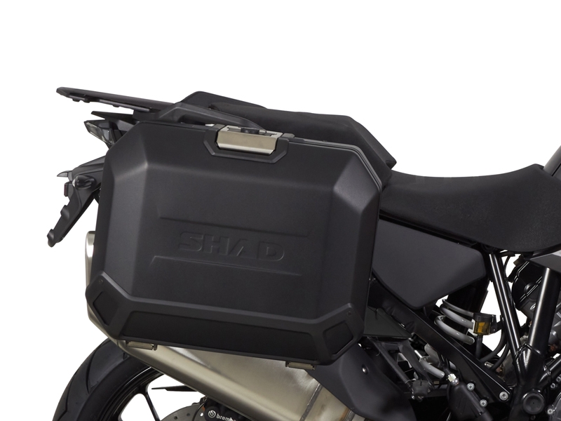 Obrázek produktu Kompletní sada bočních černých hliníkových kufrů SHAD TERRA BLACK 36L/47L , včetně montážní sady SHAD KTM Super Adventure 1290 (R, S)