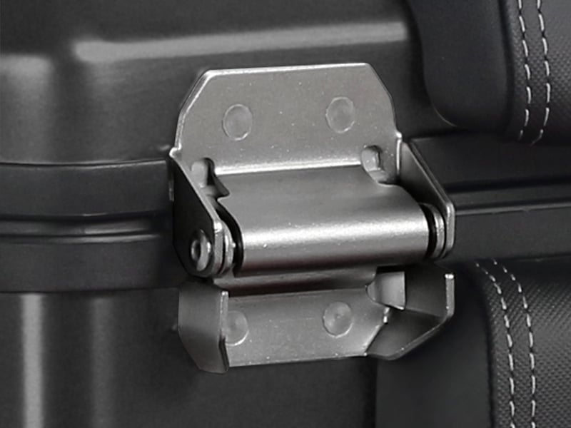 Obrázek produktu Kompletní sada černých hliníkových kufrů SHAD TERRA BLACK , 48L topcase 36L/36L boční kufry, včetně montážní sady a plotny SHAD YAMAHA MT-09 Tracer / Tracer 900